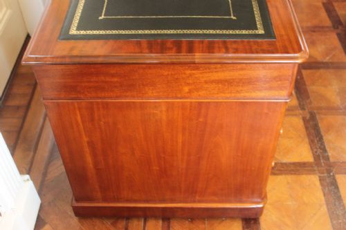 VICTORIAN MAHOGANY PEDESTAL DESK BY EDWARDS ROBERTS - ADDITIONAL PHOTO 5