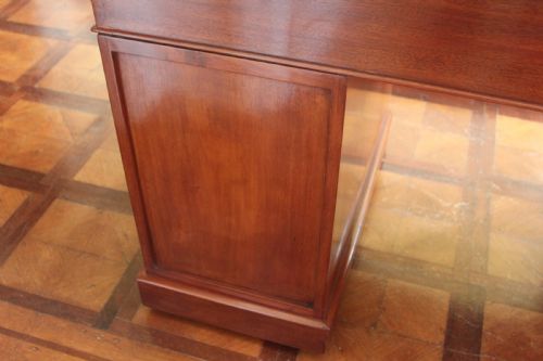VICTORIAN MAHOGANY PEDESTAL DESK BY EDWARDS ROBERTS - ADDITIONAL PHOTO 9