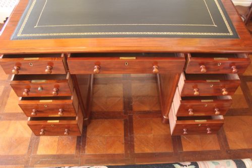 VICTORIAN MAHOGANY PEDESTAL DESK BY EDWARDS ROBERTS - ADDITIONAL PHOTO 11