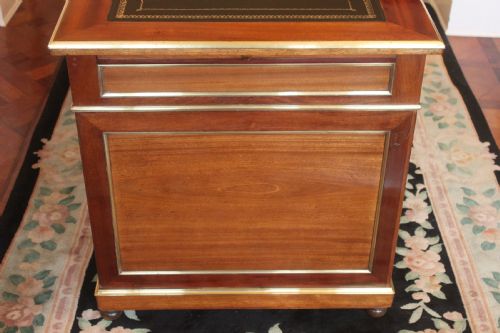 A 19TH CENTURY FRENCH MAHOGANY AND BRASS INLAID PEDESTAL DESK - ADDITIONAL PHOTO 7
