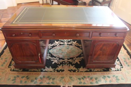 A VICTORIAN MAHOGANY PARTNERS DESK - ADDITIONAL PHOTO 4