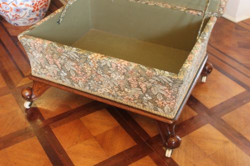 AN IMPRESSIVE VICTORIAN MAHOGANY FOOT STOOL OR OTTOMAN - ADDITIONAL PHOTO 6