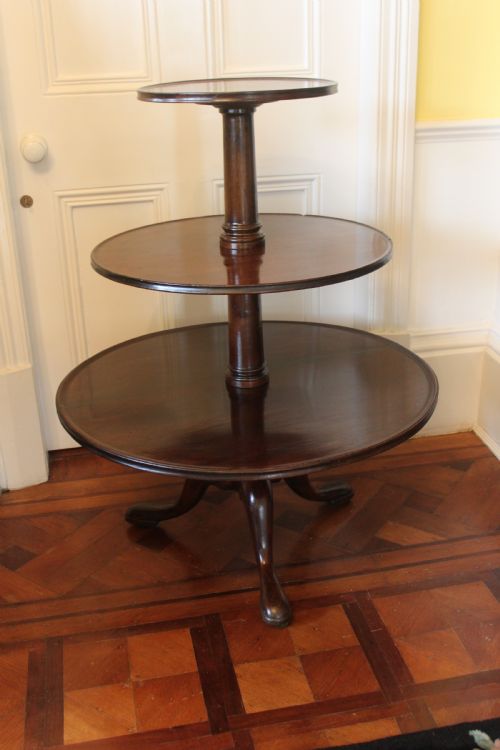 A GEORGE III MAHOGANY DUMB WAITER - ADDITIONAL PHOTO 2
