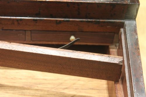 LATE GEORGIAN MAHOGANY CAMPAIGN BIFOLD WRITING SLOPE - ADDITIONAL PHOTO 13