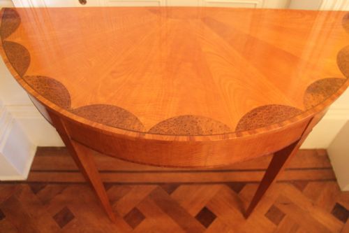 AN EARLY 19TH CENTURY SATINWOOD DEMILUNE CONSOLE TABLE - ADDITIONAL PHOTO 1