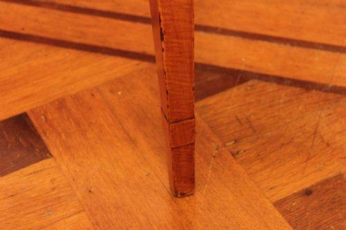 AN EARLY 19TH CENTURY SATINWOOD DEMILUNE CONSOLE TABLE - ADDITIONAL PHOTO 4