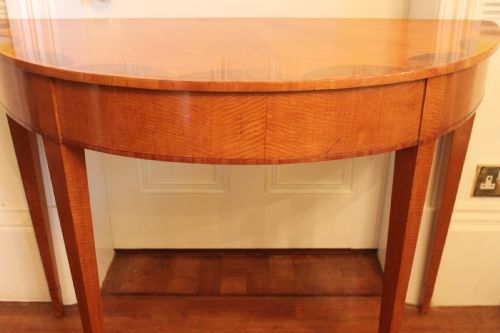 AN EARLY 19TH CENTURY SATINWOOD DEMILUNE CONSOLE TABLE - ADDITIONAL PHOTO 5