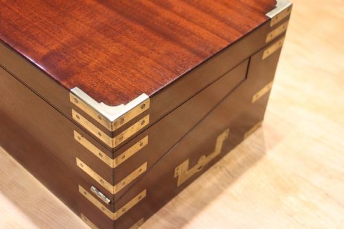 A 19TH CENTURY MAHOGANY BIFOLD CAMPAIGN WRITING SLOPE - ADDITIONAL PHOTO 1