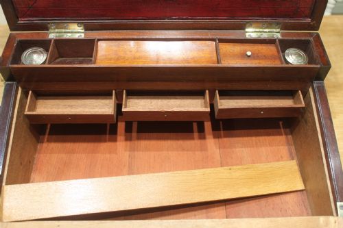 A 19TH CENTURY MAHOGANY BIFOLD CAMPAIGN WRITING SLOPE - ADDITIONAL PHOTO 11