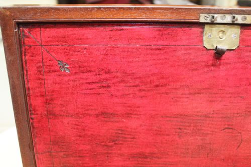 A 19TH CENTURY MAHOGANY BIFOLD CAMPAIGN WRITING SLOPE - ADDITIONAL PHOTO 12