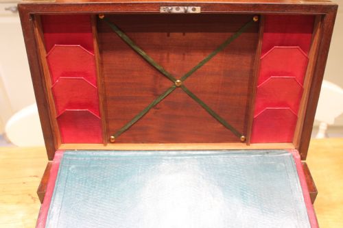A 19TH CENTURY MAHOGANY BIFOLD CAMPAIGN WRITING SLOPE - ADDITIONAL PHOTO 13