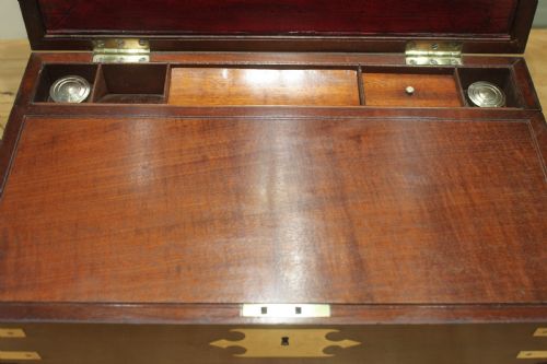 A 19TH CENTURY MAHOGANY BIFOLD CAMPAIGN WRITING SLOPE - ADDITIONAL PHOTO 15