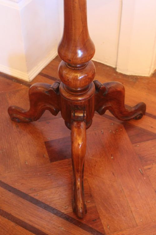 A VICTORIAN WALNUT INLAID CHESS OR GAMES TABLE - ADDITIONAL PHOTO 5