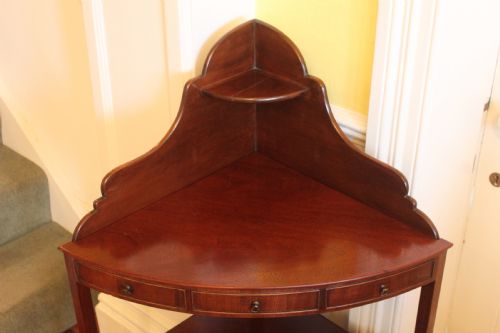 A GEORGE III PERIOD TWO TIER MAHOGANY CORNER WASH STAND - ADDITIONAL PHOTO 5