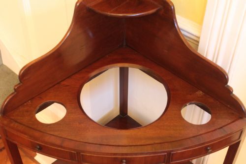 A GEORGE III PERIOD TWO TIER MAHOGANY CORNER WASH STAND - ADDITIONAL PHOTO 7
