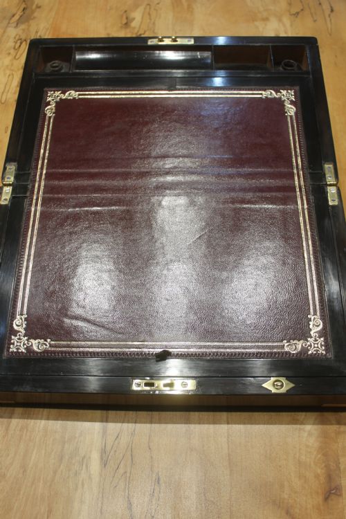 A VICTORIAN BURR WALNUT WRITING SLOPE - ADDITIONAL PHOTO 5