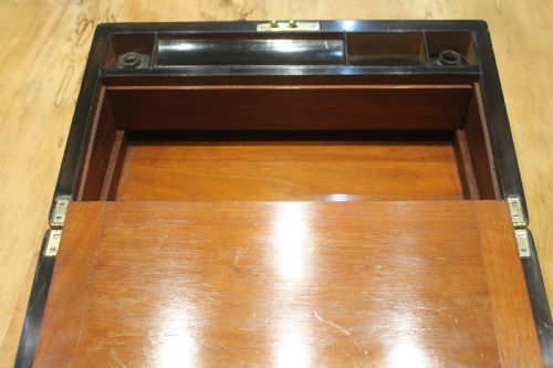 A VICTORIAN BURR WALNUT WRITING SLOPE - ADDITIONAL PHOTO 7