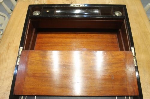 A LARGE GOOD QUALITY BURR WALNUT VICTORIAN WRITING SLOPE - ADDITIONAL PHOTO 9