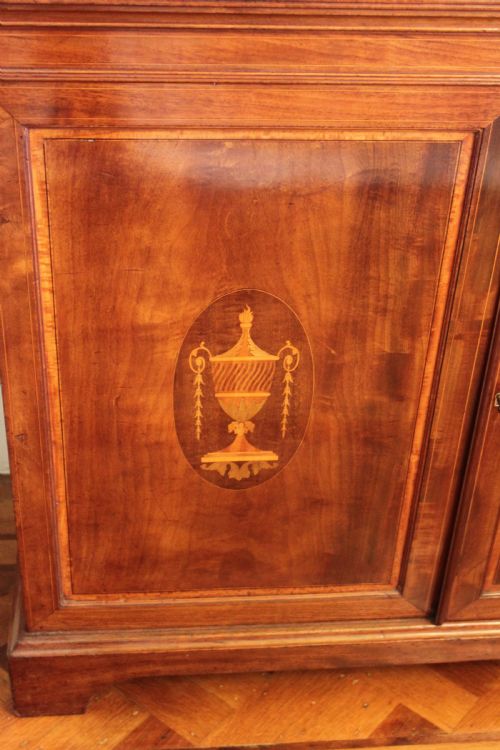 A LATE 19TH CENTURY INLAID MAHOGANY SHERATON REVIVAL LIBRARY BOOKCASE - ADDITIONAL PHOTO 4