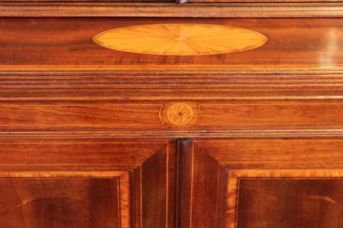 A LATE 19TH CENTURY INLAID MAHOGANY SHERATON REVIVAL LIBRARY BOOKCASE - ADDITIONAL PHOTO 5