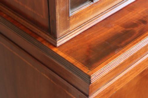 A LATE 19TH CENTURY INLAID MAHOGANY SHERATON REVIVAL LIBRARY BOOKCASE - ADDITIONAL PHOTO 6