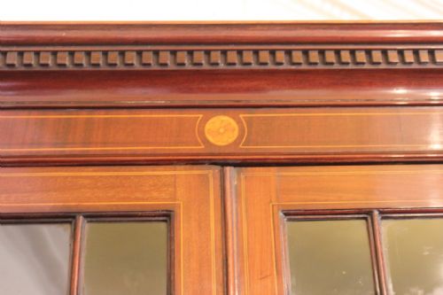 A LATE 19TH CENTURY INLAID MAHOGANY SHERATON REVIVAL LIBRARY BOOKCASE - ADDITIONAL PHOTO 11