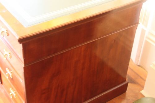 LATE 19TH CENTURY AMERICAN WALNUT PEDESTAL PARTNERS DESK - ADDITIONAL PHOTO 5