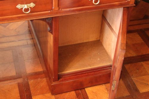 LATE 19TH CENTURY AMERICAN WALNUT PEDESTAL PARTNERS DESK - ADDITIONAL PHOTO 10