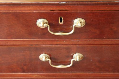 A LARGE GEORGE III MAHOGANY BUREAU WITH FITTED INTERIOR - ADDITIONAL PHOTO 11