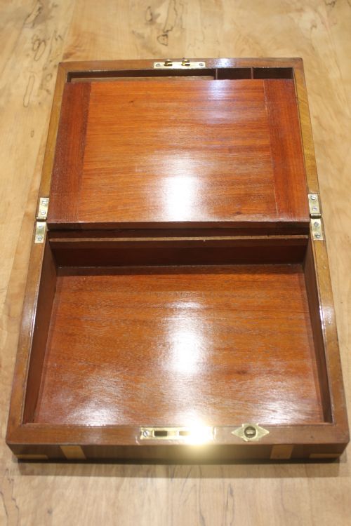 A SMALL VICTORIAN WALNUT WRITING SLOPE WITH SECRET DRAWERS - ADDITIONAL PHOTO 6