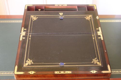 MAGNIFICENT QUALITY LARGE BURR WALNUT AND BRASS INLAID WRITING SLOPE WITH SECRET DRAWERS - ADDITIONAL PHOTO 5