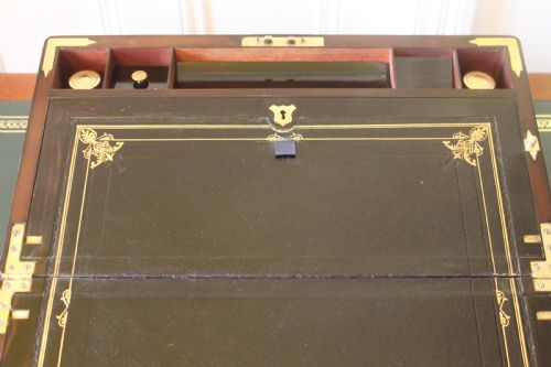 MAGNIFICENT QUALITY LARGE BURR WALNUT AND BRASS INLAID WRITING SLOPE WITH SECRET DRAWERS - ADDITIONAL PHOTO 6