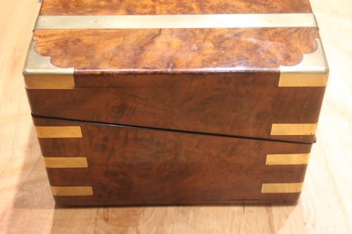 A QUALITY WALNUT WRITING SLOPE WITH STATIONERY COMPARTMENTS SECRET DRAWERS ETC - ADDITIONAL PHOTO 3