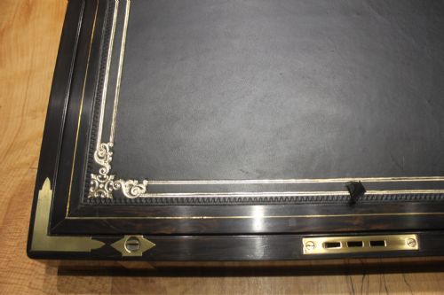 A QUALITY WALNUT WRITING SLOPE WITH STATIONERY COMPARTMENTS SECRET DRAWERS ETC - ADDITIONAL PHOTO 5