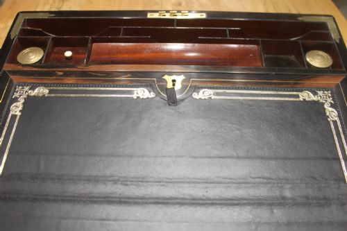 A QUALITY WALNUT WRITING SLOPE WITH STATIONERY COMPARTMENTS SECRET DRAWERS ETC - ADDITIONAL PHOTO 6
