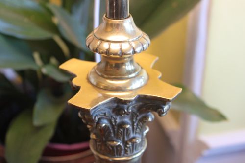 AN EDWARDIAN CORINTHIAN COLUMN BRASS EXTENDING STANDARD LAMP - ADDITIONAL PHOTO 7