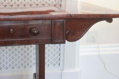AN EARLY 19TH CENTURY MAHOGANY SOFA TABLE - ADDITIONAL PHOTO 2