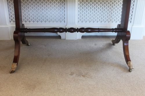 AN EARLY 19TH CENTURY MAHOGANY SOFA TABLE - ADDITIONAL PHOTO 3