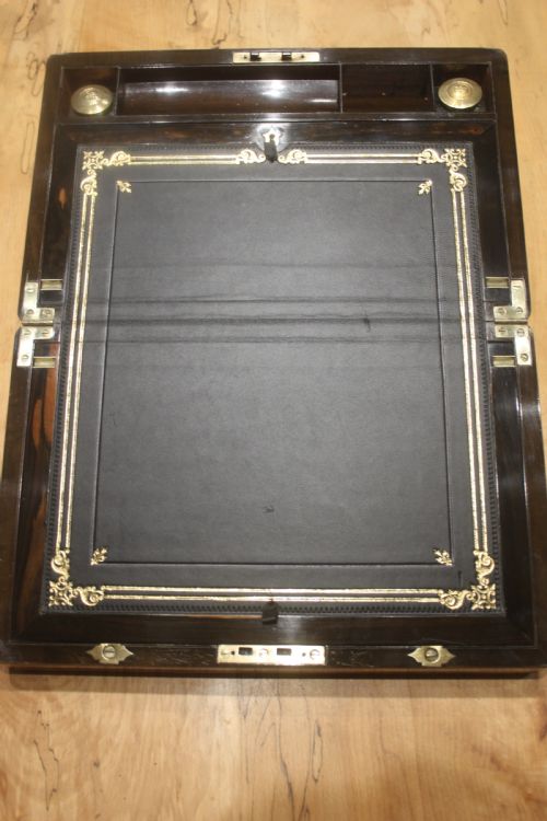 VICTORIAN FIGURED WALNUT WRITING SLOPE WITH BRAMAH LOCK AND KEYS AND SECRET DRAWERS - ADDITIONAL PHOTO 8
