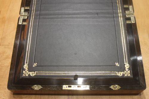 VICTORIAN FIGURED WALNUT WRITING SLOPE WITH BRAMAH LOCK AND KEYS AND SECRET DRAWERS - ADDITIONAL PHOTO 9