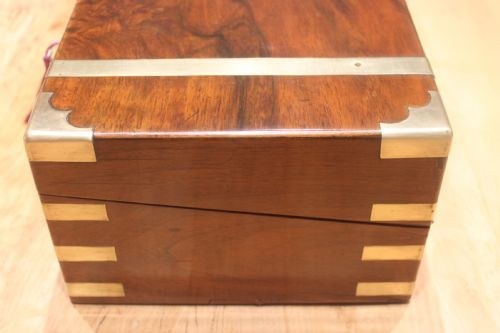 A GOOD VICTORIAN FIGURED WALNUT BRASS BOUND WRITING SLOPE WITH SECRET DRAWERS - ADDITIONAL PHOTO 4