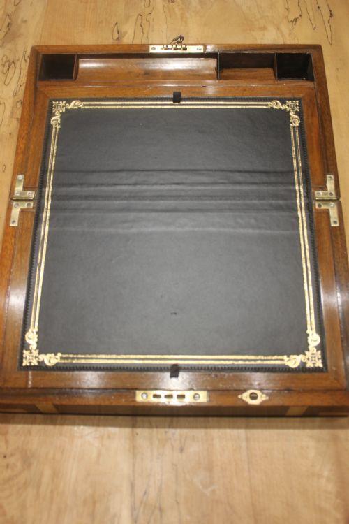 A GOOD VICTORIAN FIGURED WALNUT BRASS BOUND WRITING SLOPE WITH SECRET DRAWERS - ADDITIONAL PHOTO 5