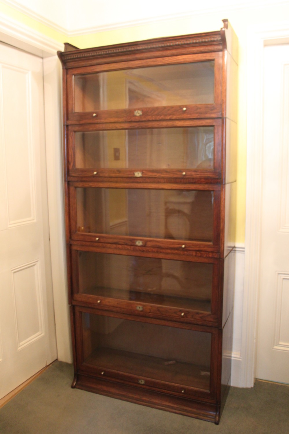 A 5-section oak Lebus (Globewernicke type) bookcase. View IV