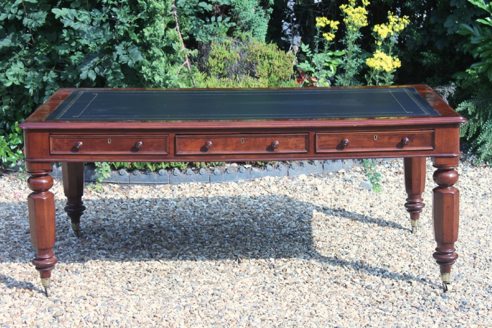A fine 19th century Victorian mahogany partners library table.