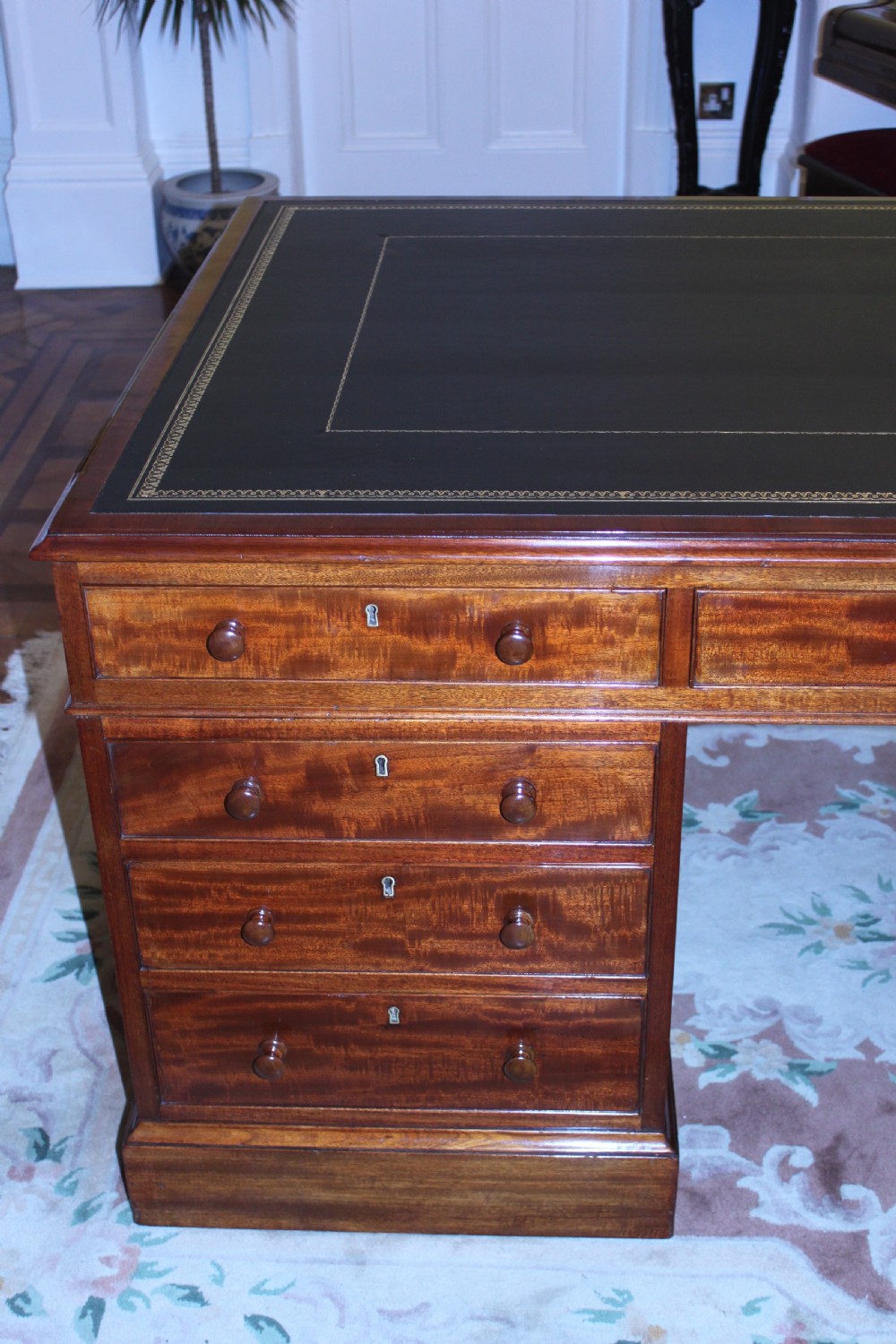 A fine George IV early 19th century 18 drawer mahogany partners desk View VII