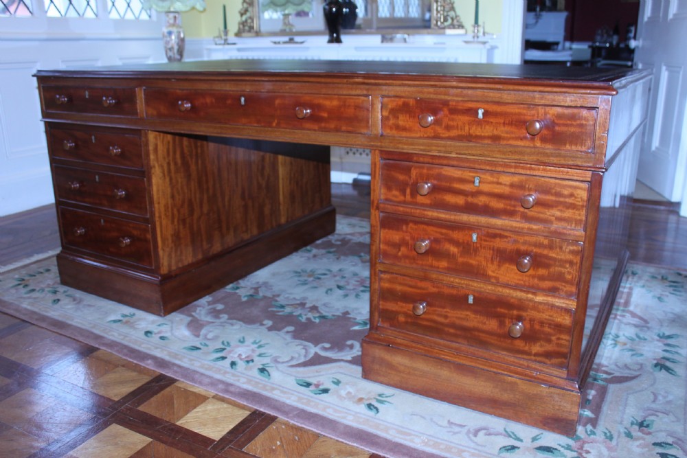 A fine George IV early 19th century 18 drawer mahogany partners desk View XI