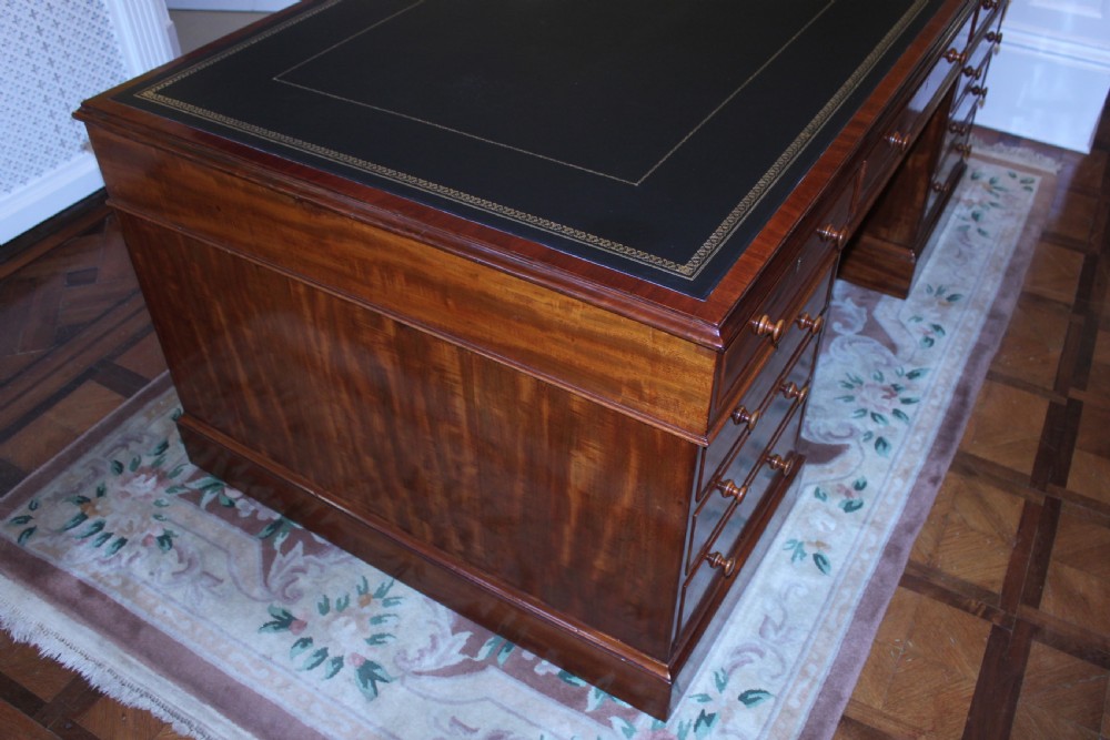 A fine George IV early 19th century 18 drawer mahogany partners desk View XII