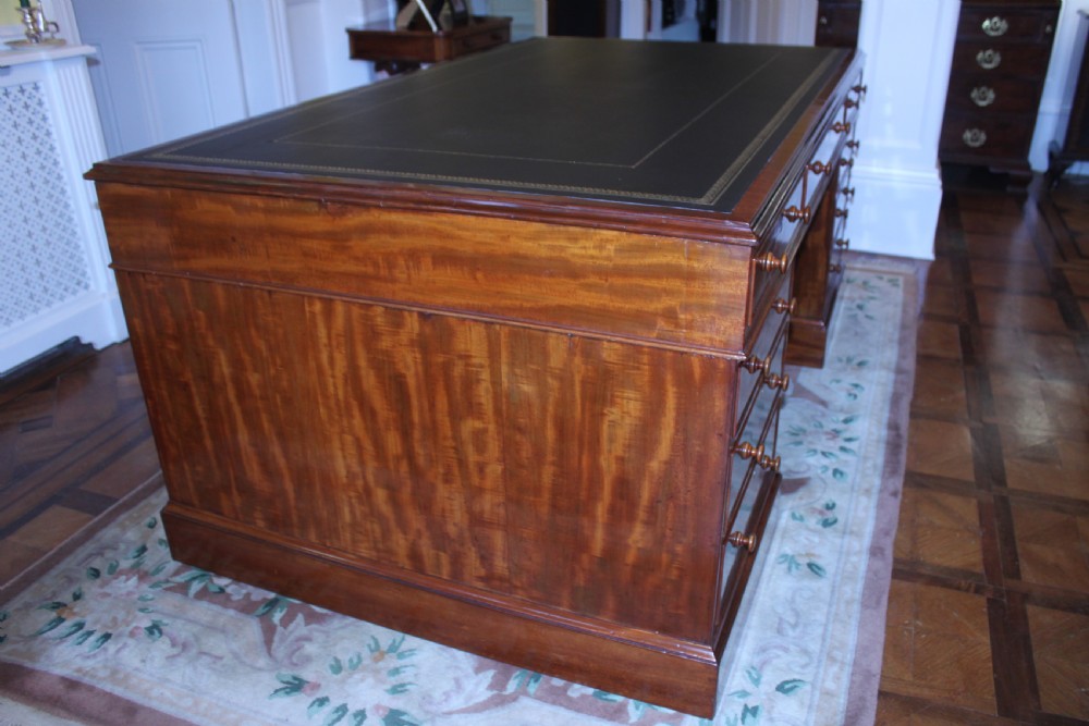 A fine George IV early 19th century 18 drawer mahogany partners desk View XIII