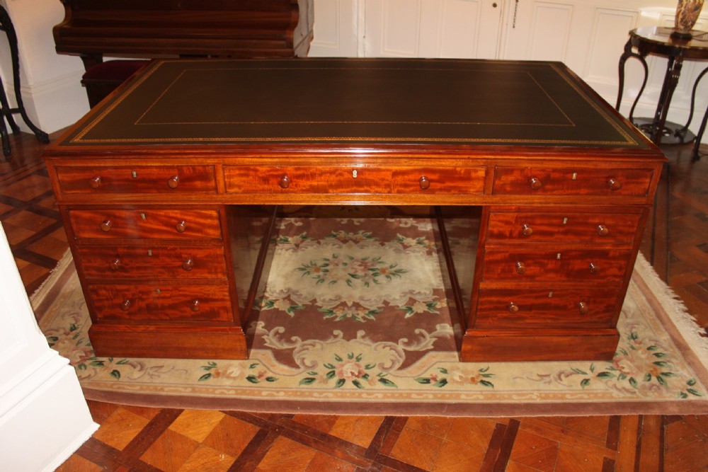 A fine George IV early 19th century 18 drawer mahogany partners desk View XVII