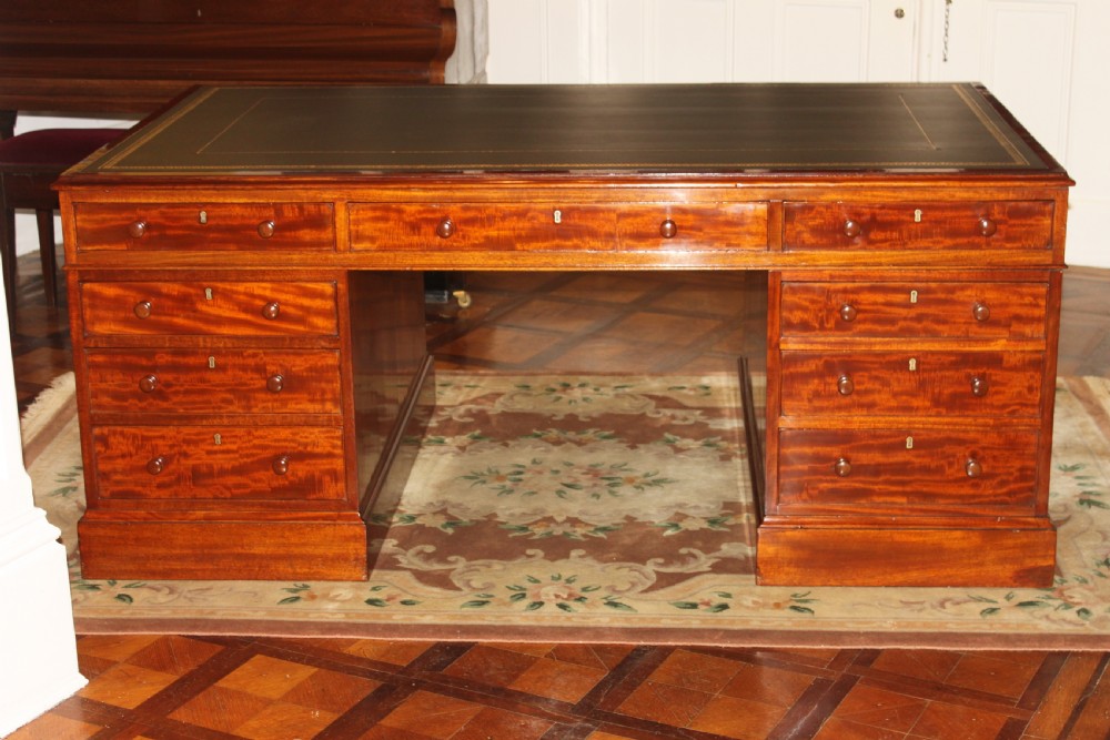 A fine George IV early 19th century 18 drawer mahogany partners desk View XIX